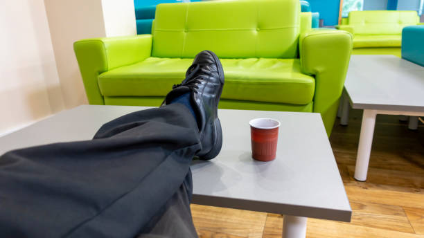 Collega's die een werkplanning bespreken